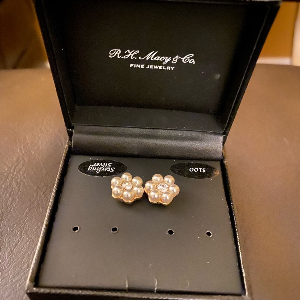 Freshwater pearl/ sterling silver stud earrings